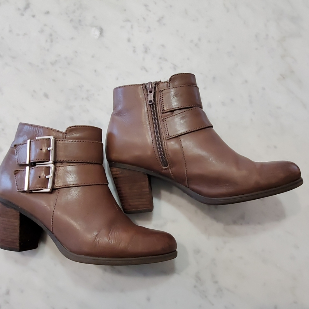 Clark's brown leather boots with 2 silver buckles